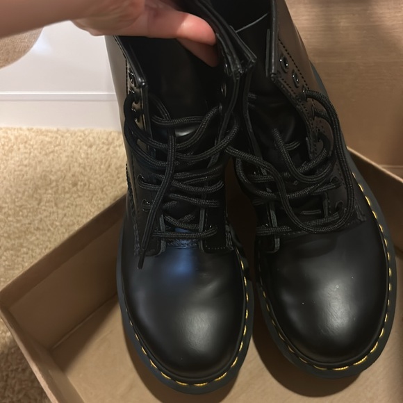 Dr. Martens classic lace up boots - Picture 3 of 5